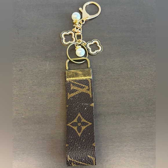 Authentic Louis Vuitton Monogram Keychain, Bag Charm, 7.25 inches long. - Picture 4 of 5